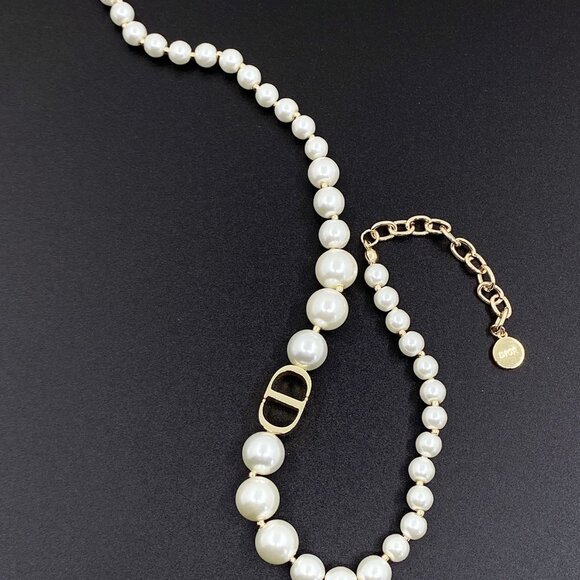 Dior pearl necklace✅✅✅ - Picture 3 of 6